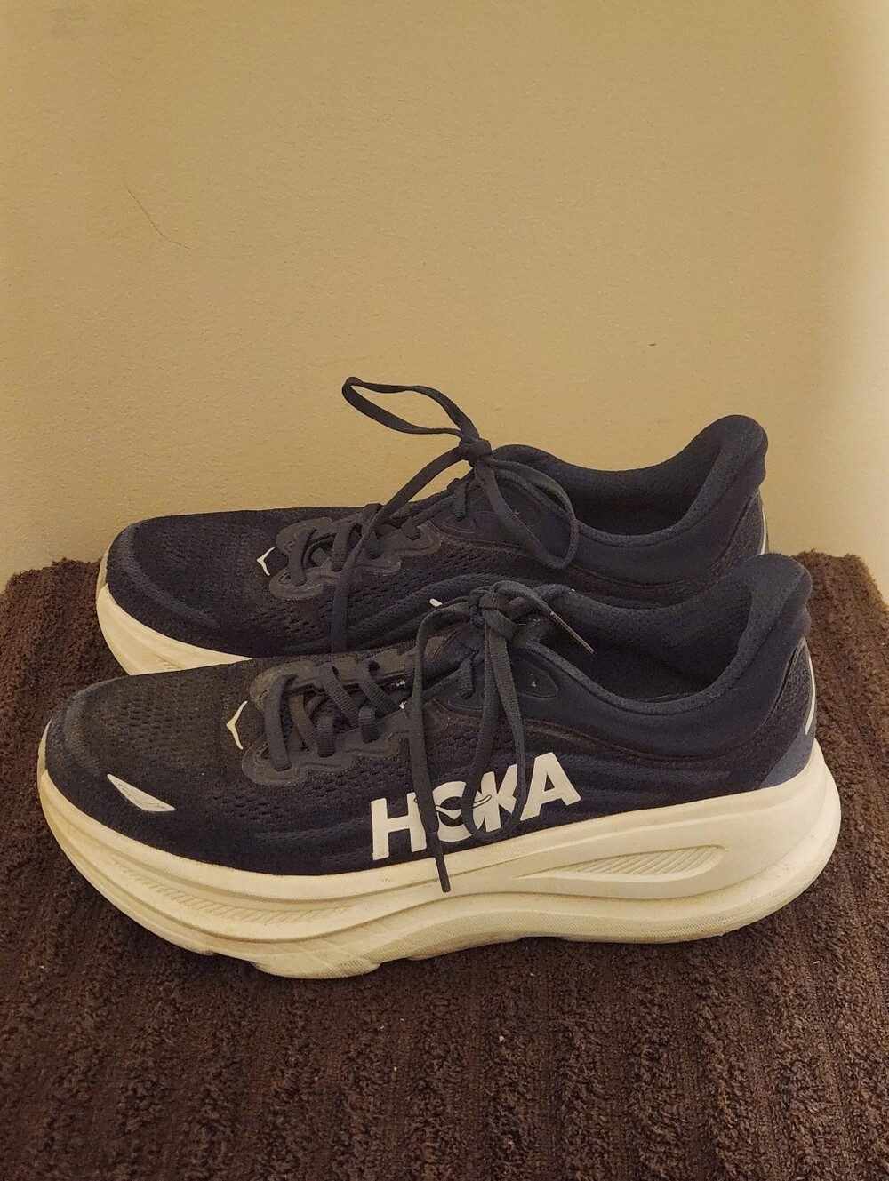 HOKA Bondi 9 Men's 10.5 Navy and White Running Shoes - Picture 2 of 7